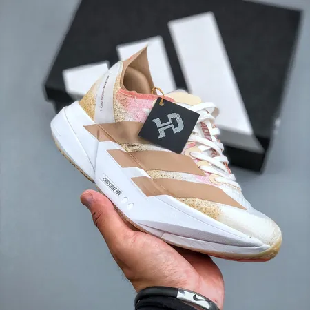 アディダス スニーカー