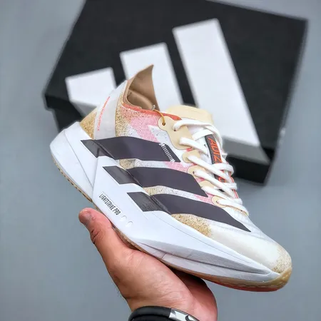 アディダス スニーカー