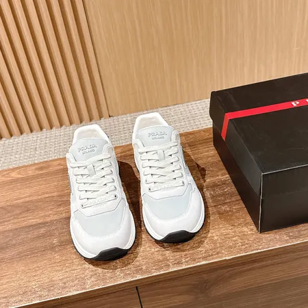 プラダ スニーカー