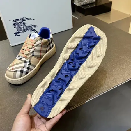 バーバリー ス スニーカー