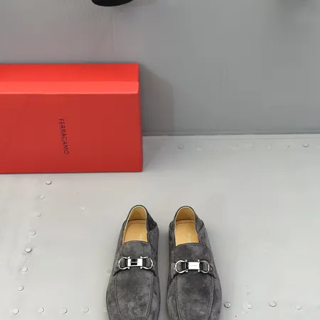 フェラガモ カジュアルシューズ