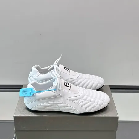 バレンシアガ スニーカー