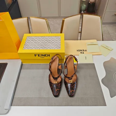 フェンディ サンダル