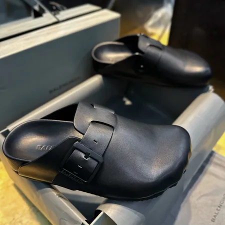 バレンシアガ スリッパ