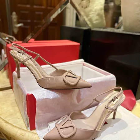 ヴァレンティノ サンダル