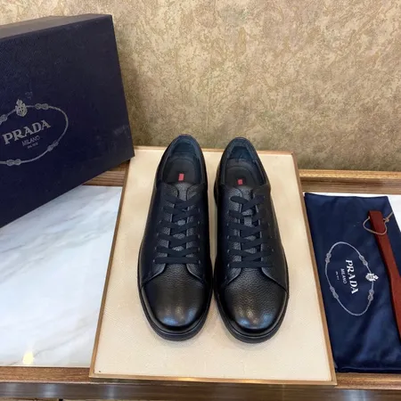 プラダ カジュアルシューズ