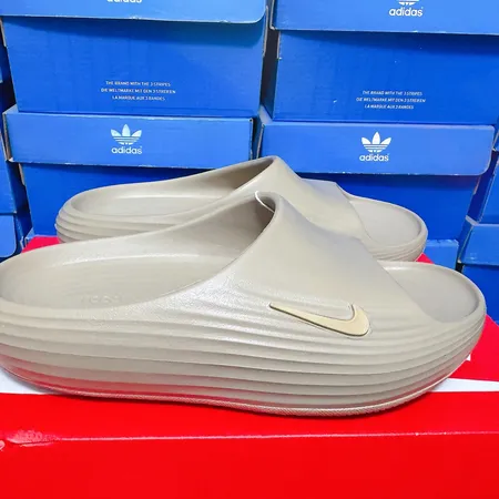 ナイキ スリッパ