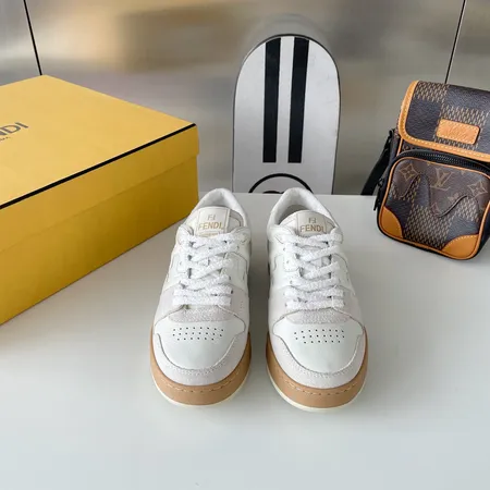 フェンディ カジュアルシューズ
