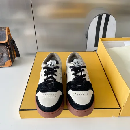 フェンディ カジュアルシューズ