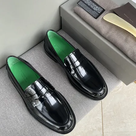 ボッテガ ヴェネタ ビジネスシューズ