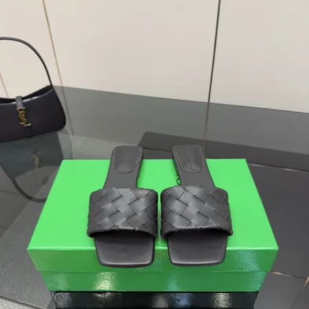 ボッテガ ヴェネタ スリッパ