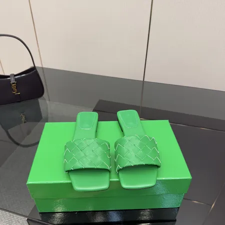 ボッテガ ヴェネタ スリッパ