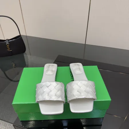 ボッテガ ヴェネタ スリッパ