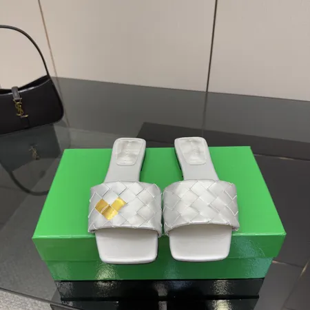 ボッテガ ヴェネタ スリッパ