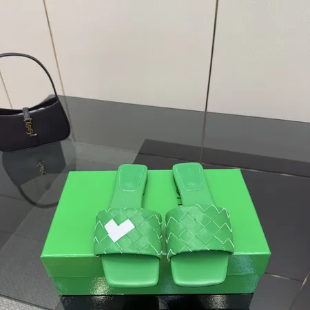 ボッテガ ヴェネタ スリッパ