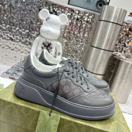 グッチ カジュアルシューズ