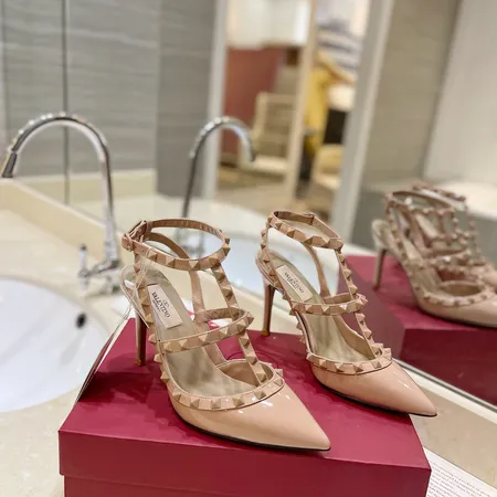 ヴァレンティノ サンダル