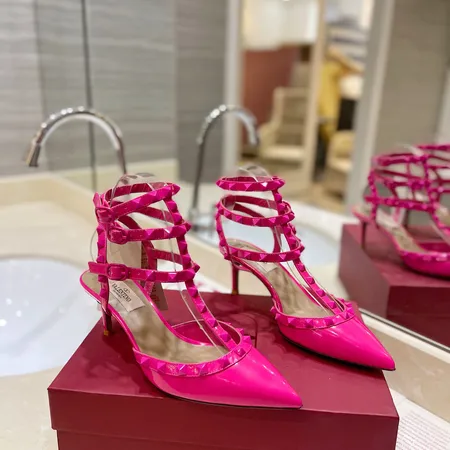 ヴァレンティノ サンダル