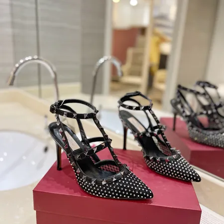 ヴァレンティノ サンダル