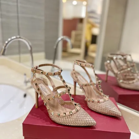 ヴァレンティノ サンダル