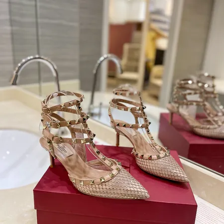 ヴァレンティノ サンダル