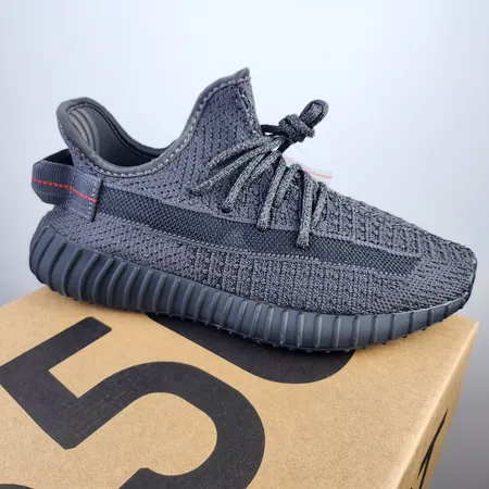 アディダス スニーカー