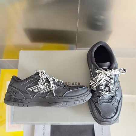 バレンシアガ カジュアルシューズ