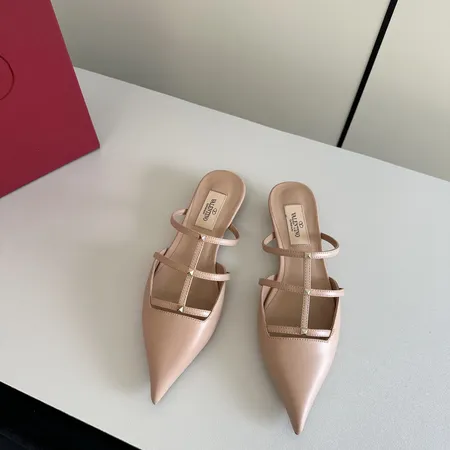 ヴァレンティノ サンダル