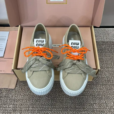 ミュウミュウ カジュアルシューズ