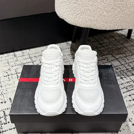 プラダ スニーカー