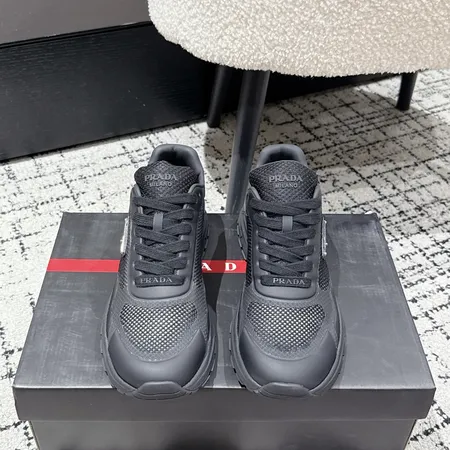 プラダ スニーカー