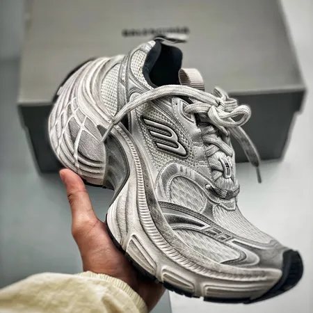 バレンシアガ スニーカー