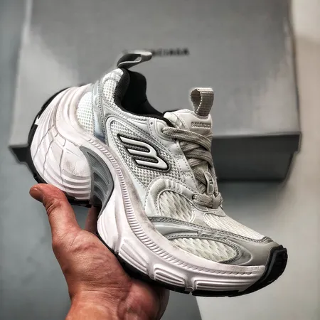 バレンシアガ スニーカー