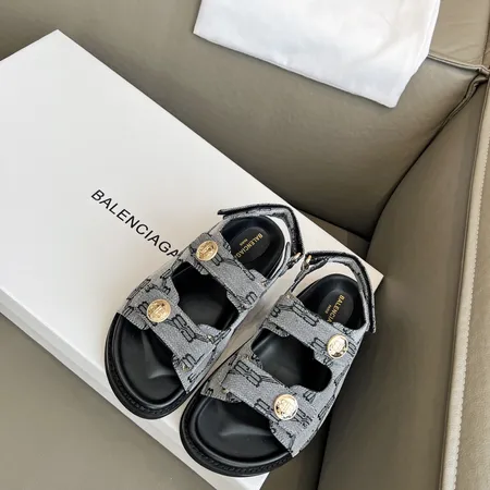 バレンシアガ サンダル