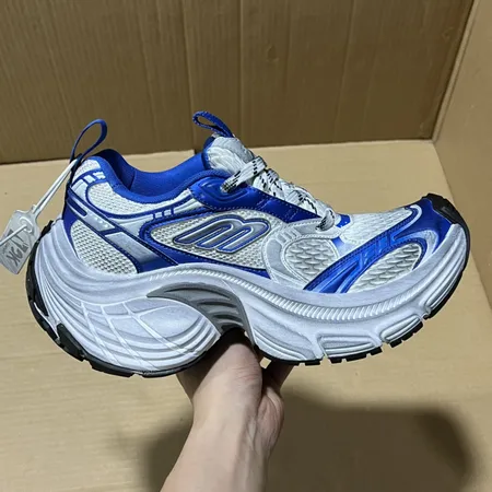 バレンシアガ スニーカー