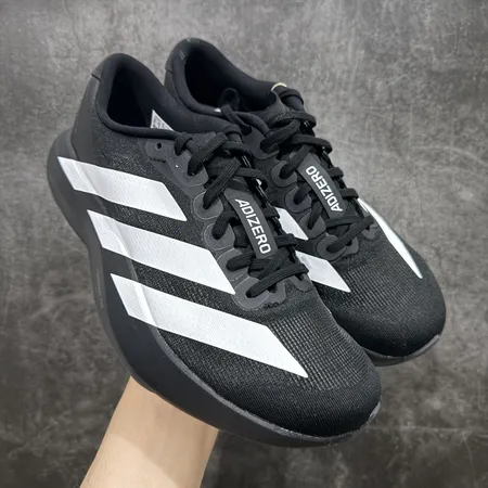 アディダス スニーカー