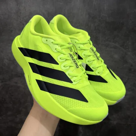 アディダス スニーカー