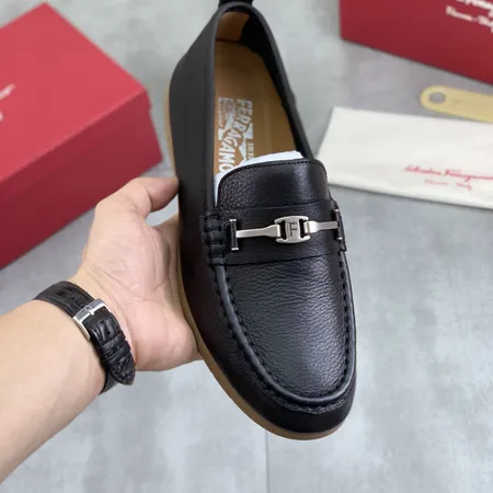 フェラガモ カジュアルシューズ