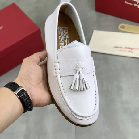 フェラガモ カジュアルシューズ