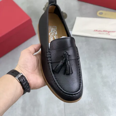 フェラガモ カジュアルシューズ