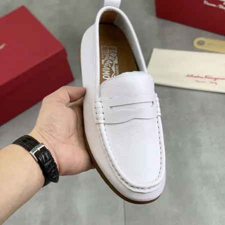 フェラガモ カジュアルシューズ