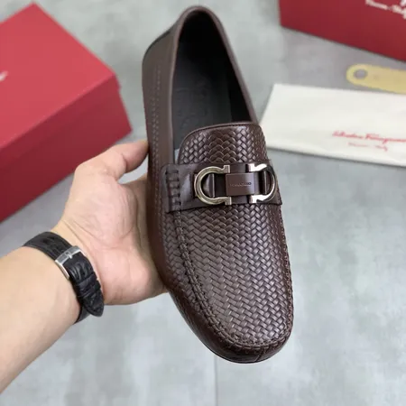 フェラガモ カジュアルシューズ