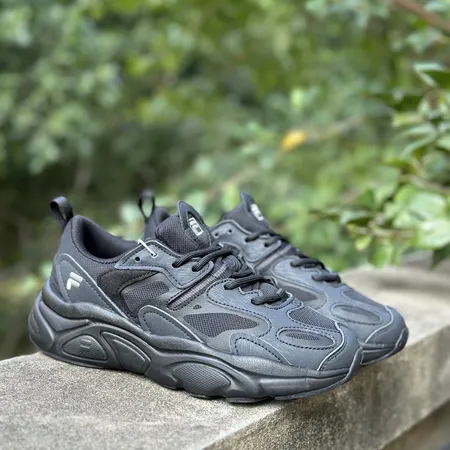 フィラ スニーカー