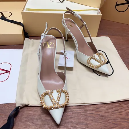 ヴァレンティノ サンダル