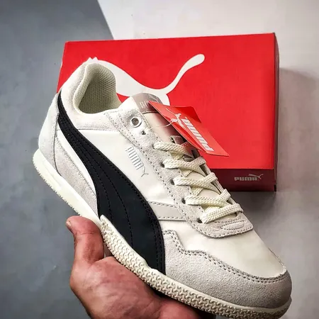 プーマ スニーカー