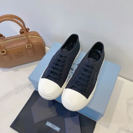 プラダ カジュアルシューズ