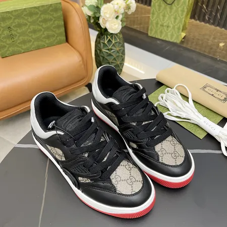 グッチ カジュアルシューズ