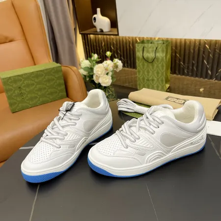 グッチ カジュアルシューズ