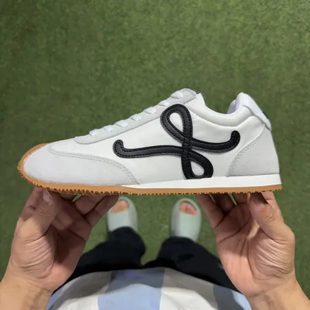 ロエベ スニーカー