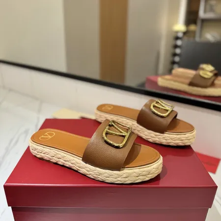 ヴァレンティノ スリッパ